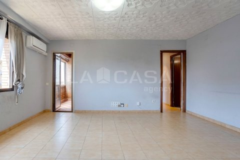 Квартира с 4 спальнями в Сан-Марти, Барселона, Каталония, Испания № 2060