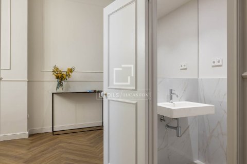 2 bedrooms apartment for sale in Barcelona, Catalonia, Spain № 6454 - photo 27