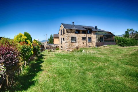 5 bedrooms villa for sale in Catalonia, Spain № 5617