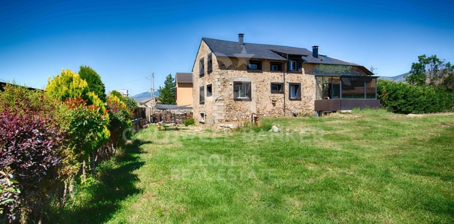 5 bedrooms villa for sale in Catalonia, Spain № 5617