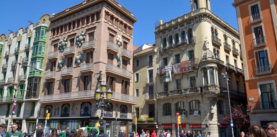 550 m² commercial property à vendre à Barcelona, Catalonia, Spain № 1703