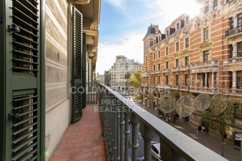 Купить квартиру в Барселона, Испания с 3 спальни, 110м², № 5521 - фото 3