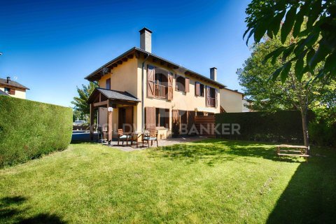 Дом с 3 спальнями в Каталония, Испания № 5519