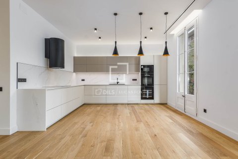 4 chambres apartment à vendre à Barcelona, Catalonia, Spain № 3733 - photo 7