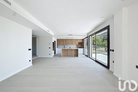 4 bedrooms house for sale in Teia, Barcelona, Catalonia, Spain № 5048 - photo 9