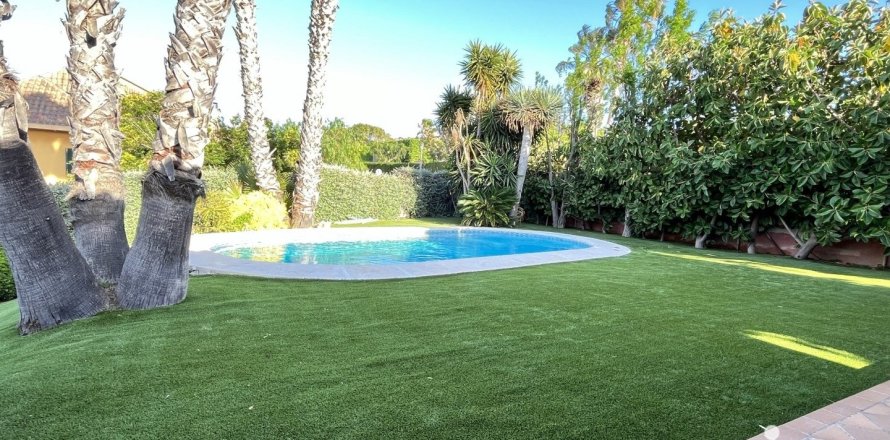 4 bedrooms house for sale in Vilanova i la Geltru, Barcelona, Catalonia, Spain № 5050