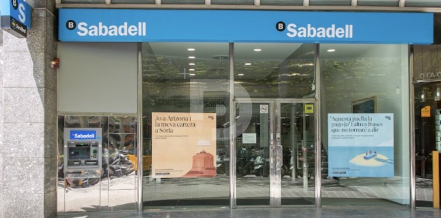 242 m² commercial property à vendre à L'Eixample, Barcelona, Catalonia, Spain № 3712