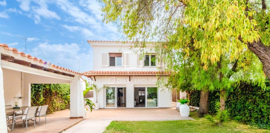 Вилла с 4 спальнями в Ситжесе, Барселона, Каталония, Испания № 3716