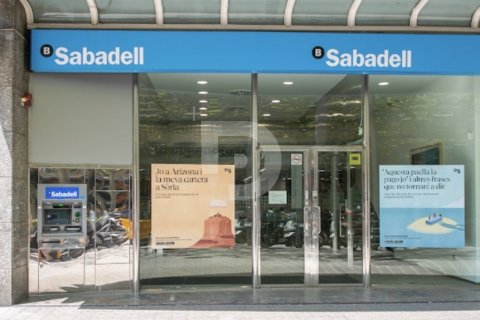 245 m² commercial property à vendre à L'Eixample, Barcelona, Catalonia, Spain № 3713 - photo 3