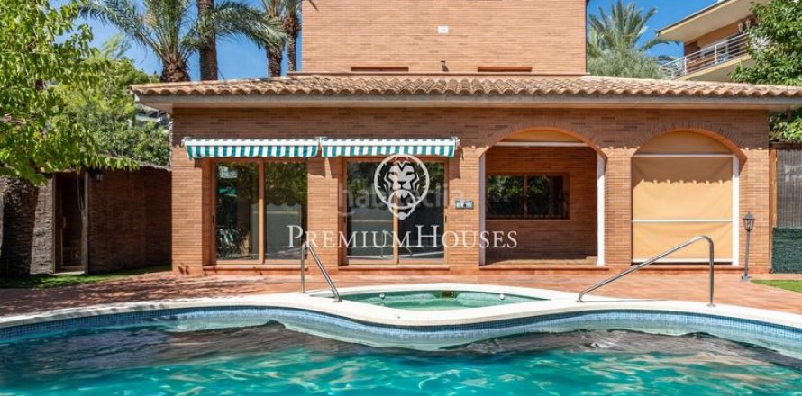 Дом с 9 спальнями в Кастельдефельсе, Барселона, Каталония, Испания № 2373