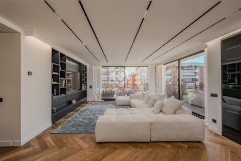 Квартира с 4 спальнями в Барселоне, Каталония, Испания № 2379