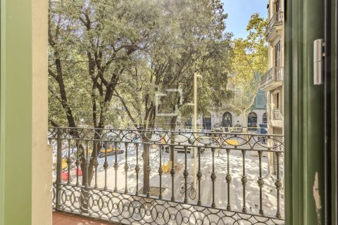 Apartamento de 3 dormitorios en venta en Barcelona, Cataluña, Spain № 4156 - foto 11