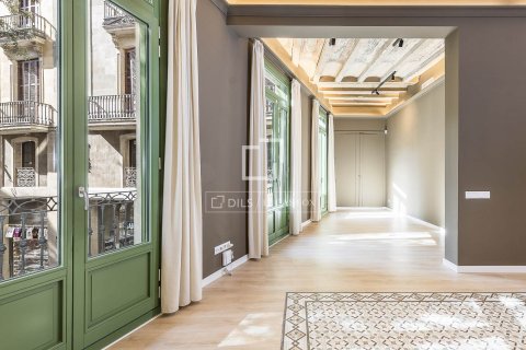 Apartamento de 3 dormitorios en venta en Barcelona, Cataluña, Spain № 4156 - foto 9