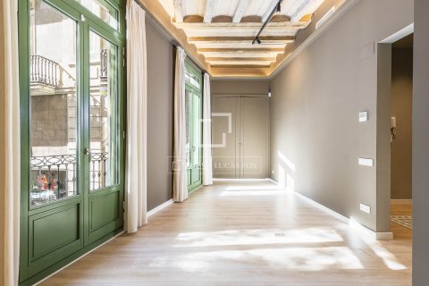 Apartamento de 3 dormitorios en venta en Barcelona, Cataluña, Spain № 4156 - foto 7