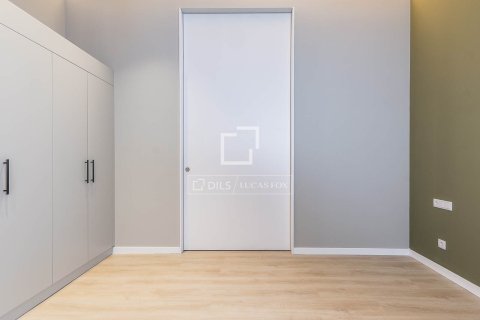 Apartamento de 3 dormitorios en venta en Barcelona, Cataluña, Spain № 4156 - foto 27