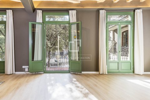 Apartamento de 3 dormitorios en venta en Barcelona, Cataluña, Spain № 4156 - foto 3
