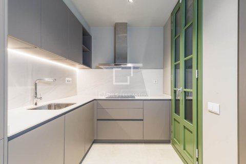 Apartamento de 3 dormitorios en venta en Barcelona, Cataluña, Spain № 4156 - foto 21