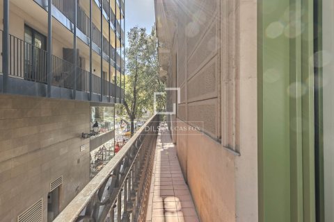 Apartamento de 3 dormitorios en venta en Barcelona, Cataluña, Spain № 4156 - foto 14