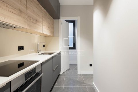 Apartamento de 2 dormitorios en venta en Barcelona, Cataluña, Spain № 4157 - foto 13