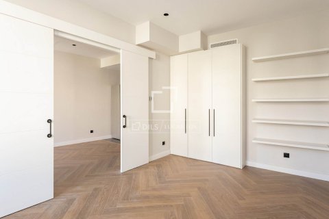 Apartamento de 2 dormitorios en venta en Barcelona, Cataluña, Spain № 4157 - foto 10