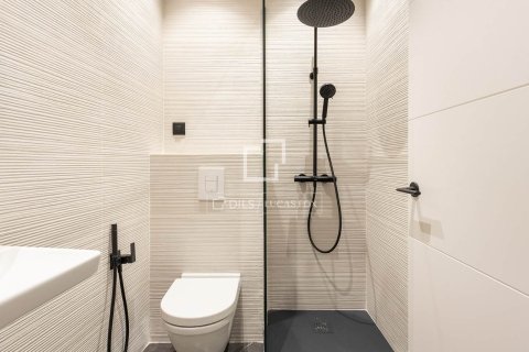 Apartamento de 2 dormitorios en venta en Barcelona, Cataluña, Spain № 4157 - foto 24