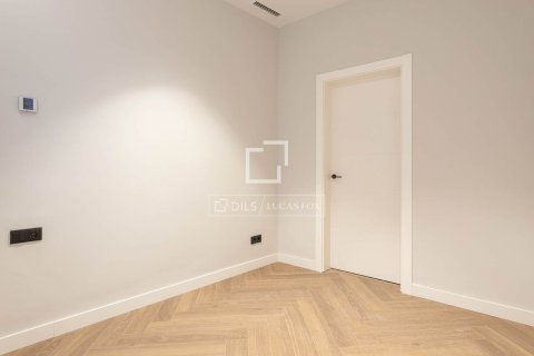 Apartamento de 2 dormitorios en venta en Barcelona, Cataluña, Spain № 4157 - foto 21