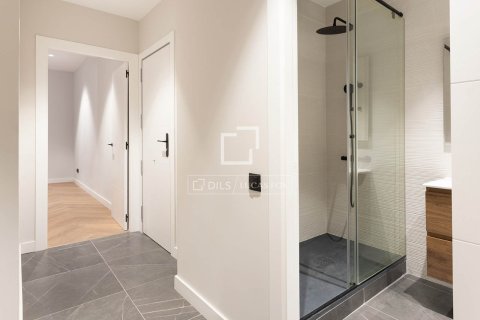 Apartamento de 2 dormitorios en venta en Barcelona, Cataluña, Spain № 4157 - foto 19