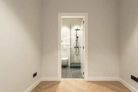 Apartamento de 2 dormitorios en venta en Barcelona, Cataluña, Spain № 4157 - foto 22