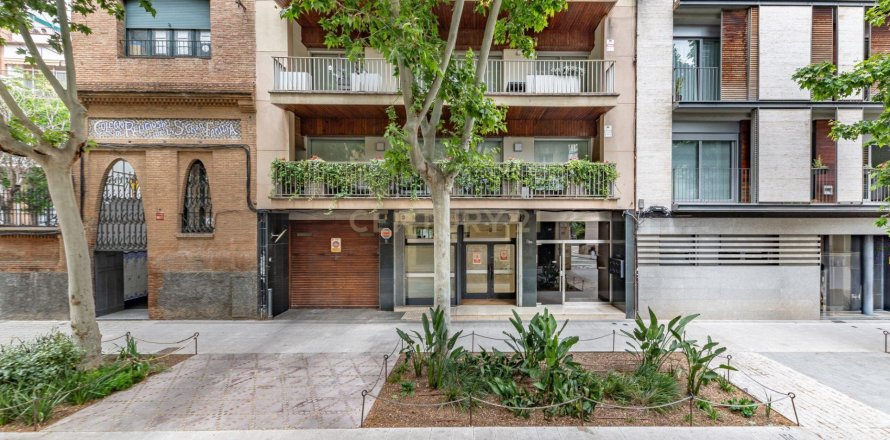 574 sq.m. office for sale in Sabadell, Barcelona, Catalonia, Spain № 6990