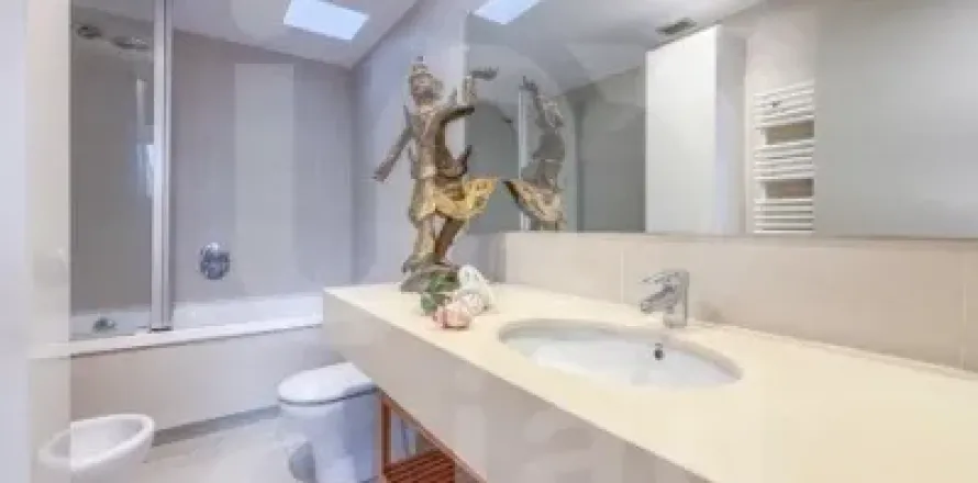 Пентхаус с 2 спальнями в Эшампле, Барселона, Каталония, Испания № 2796