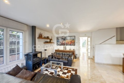 Купить таунхаус в Эсплугес-де-Льобрегат, Испания с 6 спален, 313м², № 2502 - фото 3