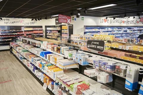 Магазин студия в Сантс-Монтжуике, Барселона, Каталония, Испания № 5155