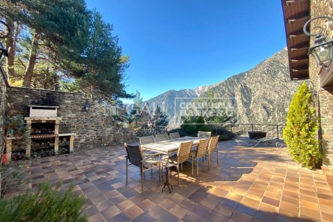 4 bedrooms villa for sale in Principado De Andorra (Ninguna Poblacion Tiene C.P.), Lleida, Catalonia, Spain № 5284
