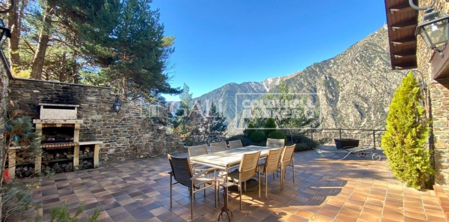 4 bedrooms villa for sale in Principado De Andorra (Ninguna Poblacion Tiene C.P.), Lleida, Catalonia, Spain № 5284