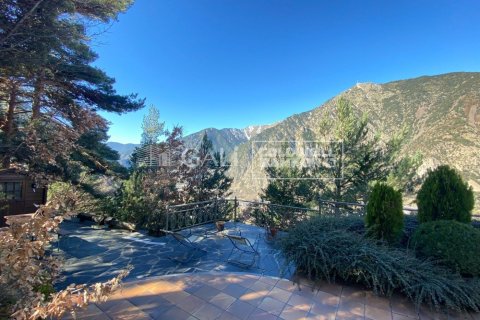 4 bedrooms villa for sale in Principado De Andorra (Ninguna Poblacion Tiene C.P.), Lleida, Catalonia, Spain № 5284 - photo 3