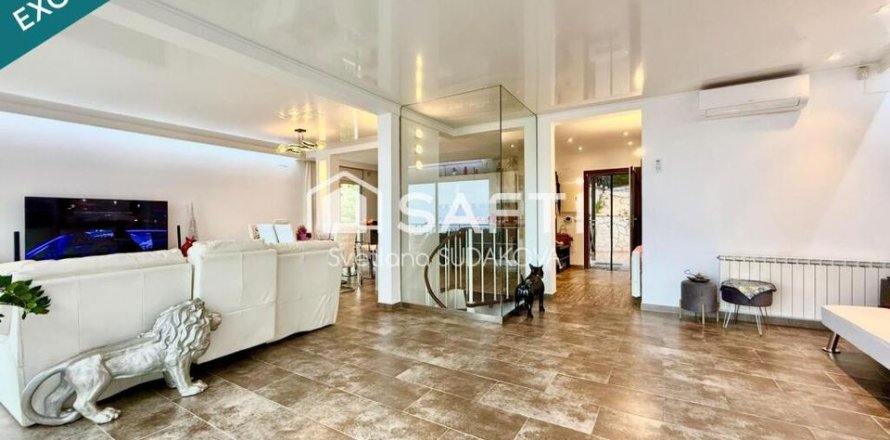 Вилла с 4 спальнями в Льорет-де-Мар, Герона, Каталония, Испания № 2247