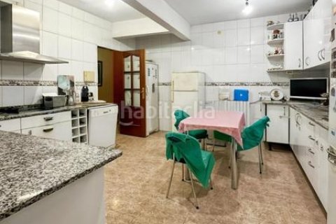 Квартира с 6 спальнями в Барселоне, Каталония, Испания № 2252