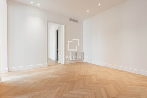 2 chambres apartment à vendre à Barcelona, Catalonia, Spain № 4394 - photo 14