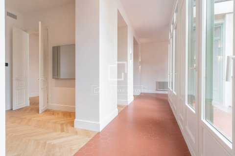 2 chambres apartment à vendre à Barcelona, Catalonia, Spain № 4394 - photo 23