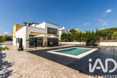 Дом с 3 спальнями в Сентменате, Барселона, Каталония, Испания № 4720