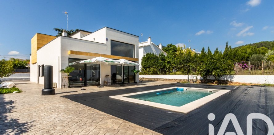 Дом с 3 спальнями в Сентменате, Барселона, Каталония, Испания № 4720