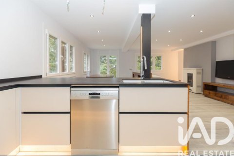 3 bedrooms apartment for sale in Alp, Girona, Catalonia, Spain № 4718 - photo 8