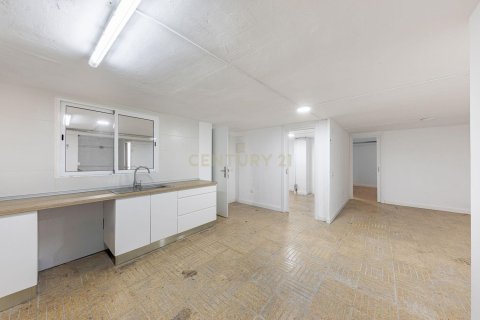 Коммерческая недвижимость 452м² в Сант-Андреу, Барселона, Каталония, Испания № 2308