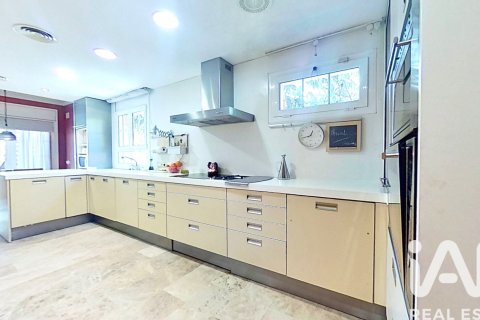 5 bedrooms house for sale in Salou, Tarragona, Catalonia, Spain № 4673 - photo 14