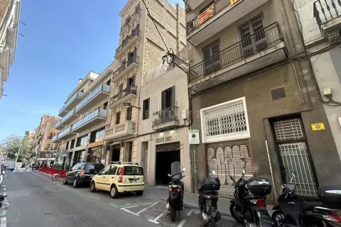 Tienda al por menor de 194 m² en venta en Barcelona, Cataluña, Spain № 7028 - foto 4