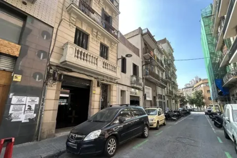 194 sq.m. retail store for sale in Barcelona, Catalonia, Spain № 7028