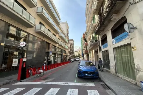 Tienda al por menor de 194 m² en venta en Barcelona, Cataluña, Spain № 7028 - foto 5
