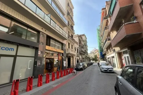 Tienda al por menor de 194 m² en venta en Barcelona, Cataluña, Spain № 7028 - foto 6