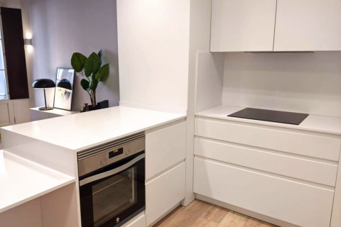 Купить квартиру в Старый город, Барселона, Испания с 2 спальни, 100м², № 2272 - фото 3