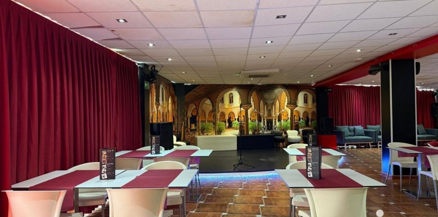 250 sq.m. commercial property for sale in Salou, Tarragona, Catalonia, Spain № 7564